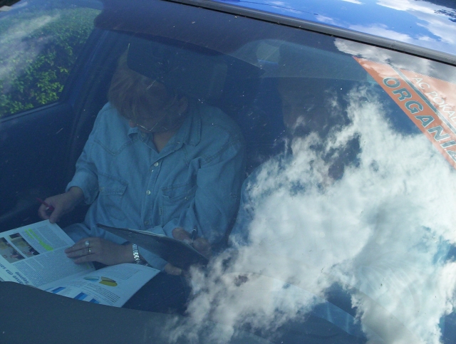 Sonia ch�onie z folder�w wiedz� do test�w turystycznych