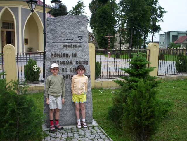 Pomnik powodziowy na trasie rajdu