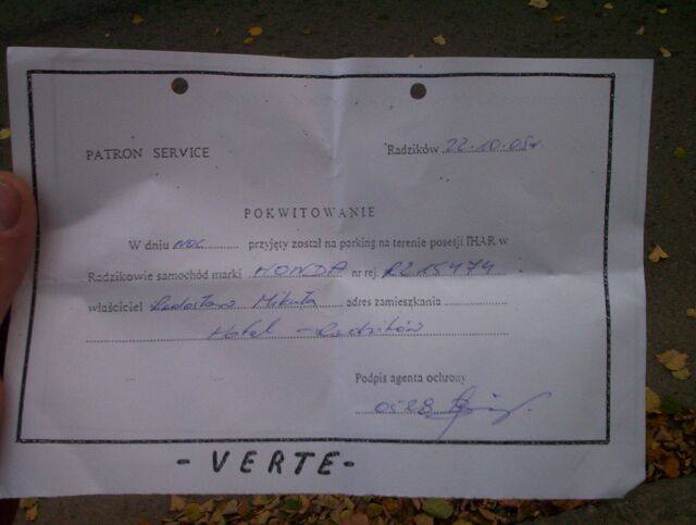 Skierowanie na parking. Dzie� czyli noc.