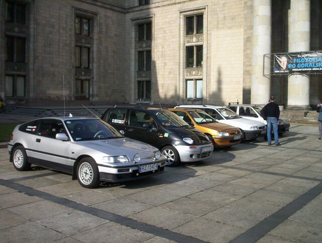 Przed wej�ciem g��wnym do PKiN